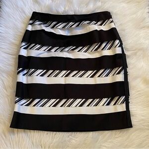 White House Black Market‎ Skirt Zip Women’s Size 10 Zip Black-White